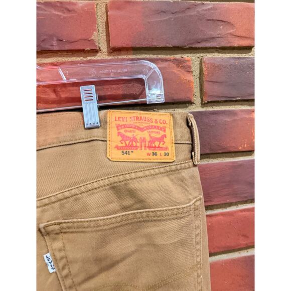 Levi’s Brown Pants - Picture 5 of 5